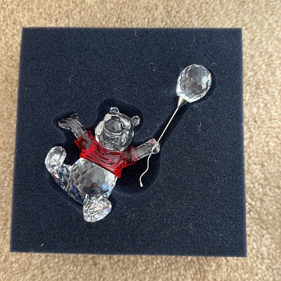 Swarovski Winnie The Pooh With Balloon - Picture 3 of 3